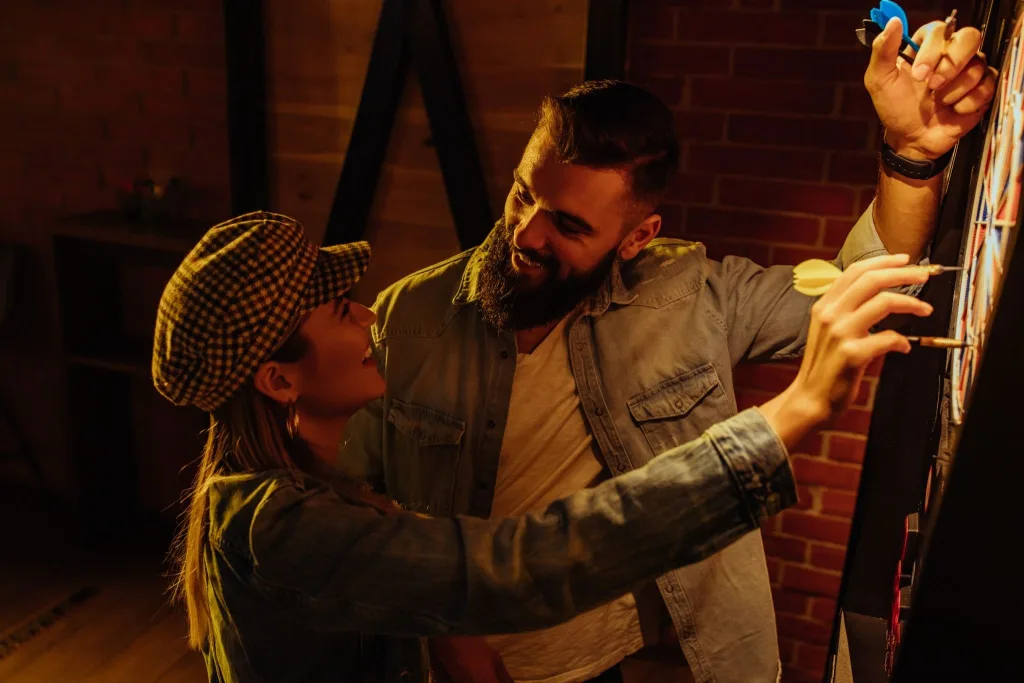 Pareja jugando a un escape room en Materia Gris Alcorcón